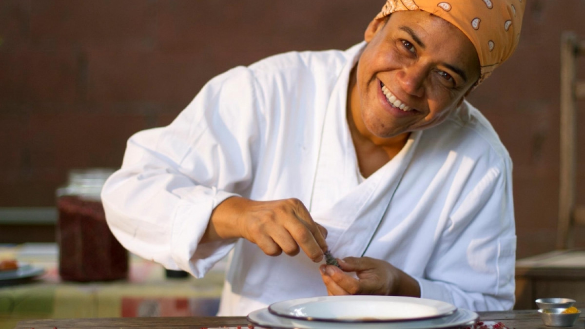 Tanea desenvolve seu trabalho a partir do resgate de receitas orais, valorizando o conhecimento e os sabores tradicionais.