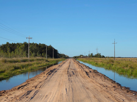 Mejoramiento de caminos vecinales en Paraguay